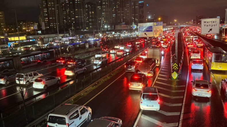 İstanbul Trafiğinde Ara Tatil Yoğunluğu