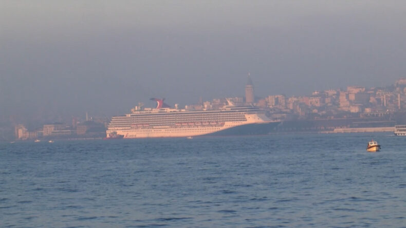 İstanbul Yoğun Sis Altında