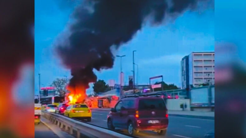 İstanbul'da E-5'te Şok Eden Yangın: Yolun Ortasında Alevler Yükseldi