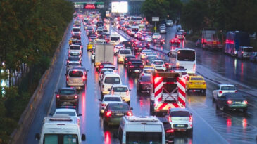 İstanbul'da Trafik Yoğunluğu Tavan Yaptı