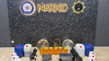 İstanbul'da Uyuşturucu Operasyonuna İki İkamet ve Bir Ara&ccedil; Da D&acirc;hil