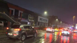 İstanbul'da Yağmur Trafiği Kilitledi