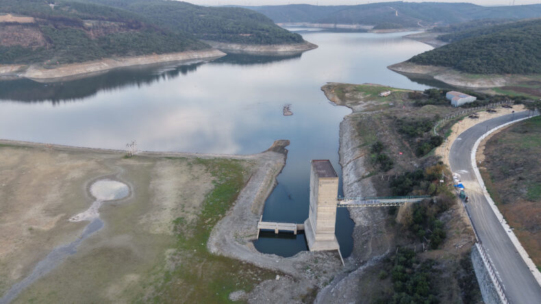 İstanbul'un Barajlarındaki Doluluk Oranı Y&uuml;zde 20'ye D&uuml;şt&uuml;: Son 10 Yılın En D&uuml;ş&uuml;k Seviyesi