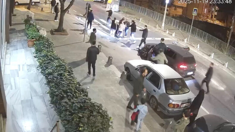 İşten Kovulunca Sinir Krizi Ge&ccedil;irdi, Kavga Sokağa Taştı