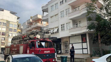 İtfaiye Ekipleri Seferber Oldu, &Ccedil;ocuk Televizyon İzlerken Bulundu