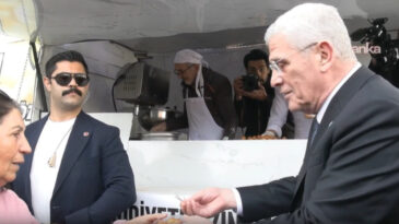 İYİ Parti, Atat&uuml;rk İ&ccedil;in Lokma Dağıttı: Doğru Anlaşılmasına Kimse Mani Olamayacak