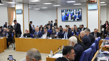 İYİ Partili T&uuml;rkoğlu: Devlet bin 600 mağdur &ouml;ğretmenin hakkını vermekten aciz mi?