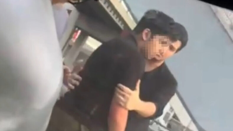 İzmir Metrosu'nda K&uuml;f&uuml;r Skandalı