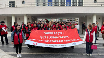 İzmir'de İş&ccedil;iler Oturma Eylemi Ger&ccedil;ekleştirdi