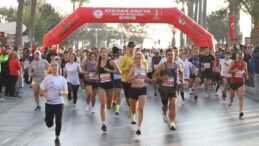 İzmir'de "Ata'dan Ana'ya Saygı Koşusu"