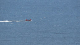 İzmir&rsquo;de G&ouml;&ccedil;men Faciası: Bot Battı, 1 &Ouml;l&uuml;, 1 Kayıp