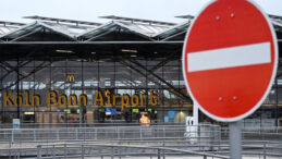 Ka&ccedil;ırdıkları U&ccedil;ağı El Sallayarak Durdurmaya &Ccedil;alıştılar