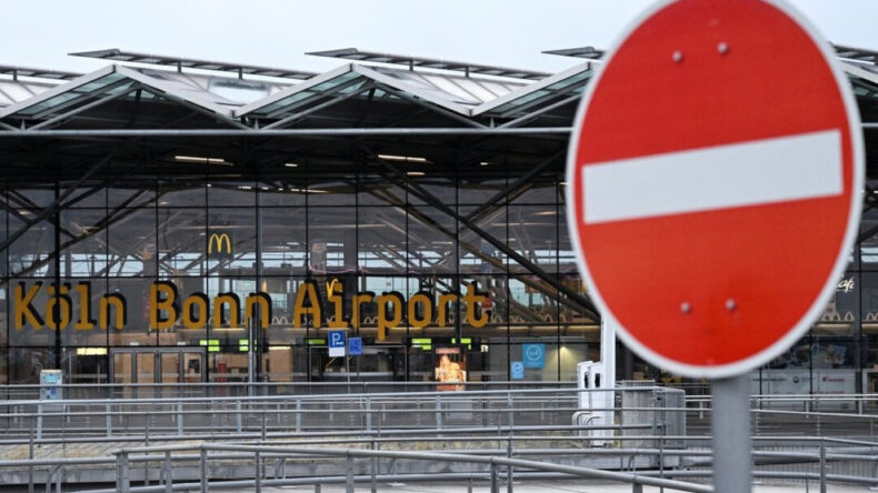 Ka&ccedil;ırdıkları U&ccedil;ağı El Sallayarak Durdurmaya &Ccedil;alıştılar