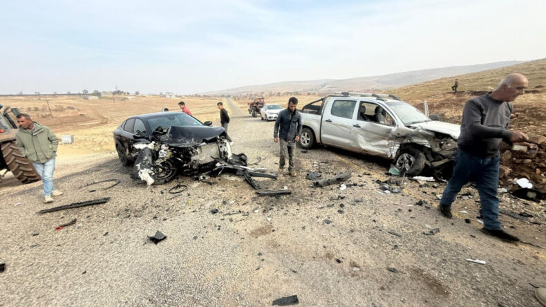 Kafa kafaya &ccedil;arpışan ara&ccedil;lar tanınmaz hale geldi