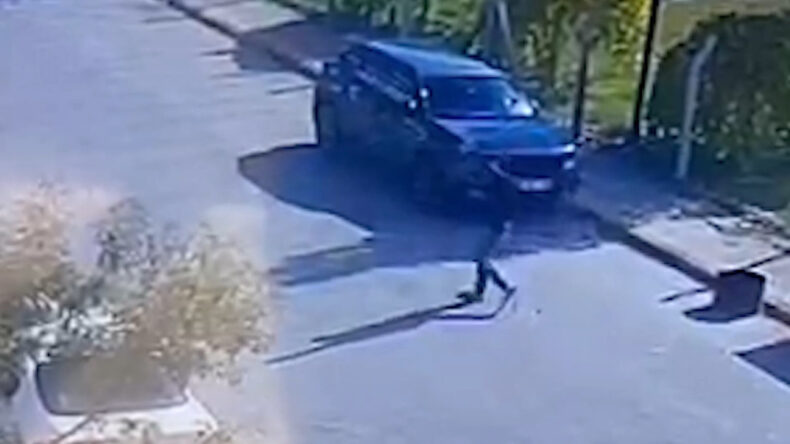 Kameraya El Salladı, Bir Saatte Yakalandı