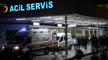 Kantin'den D&ouml;ner T&uuml;keten 11 &Ouml;ğrenci Hastaneye Kaldırıldı