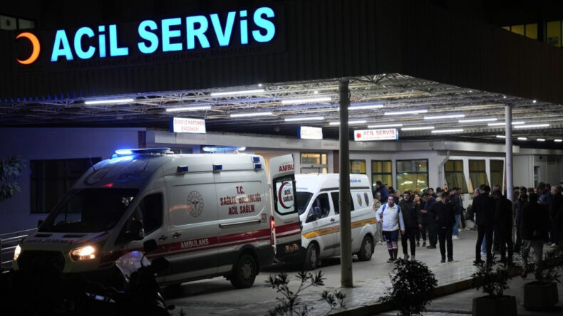 Kantin'den D&ouml;ner T&uuml;keten 11 &Ouml;ğrenci Hastaneye Kaldırıldı