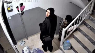 Kapısını Yoklayan Kadınlara Kameradan Seslendi: &ldquo;Sizi G&ouml;r&uuml;yorum!&rdquo;