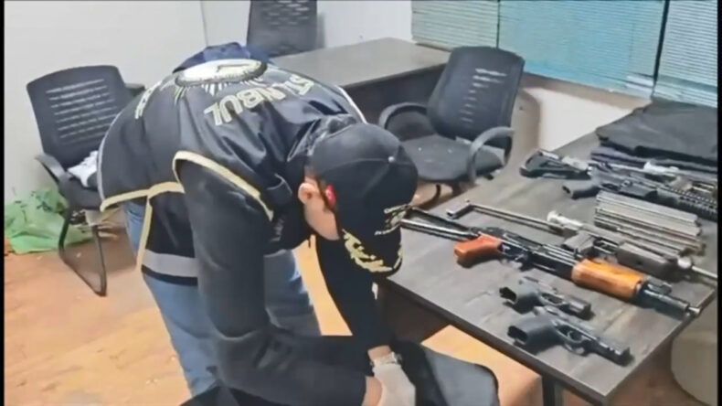 Kar Maskesiyle Yakalananlar: Silah Deposuna Ulaşım, 8 Gözaltı