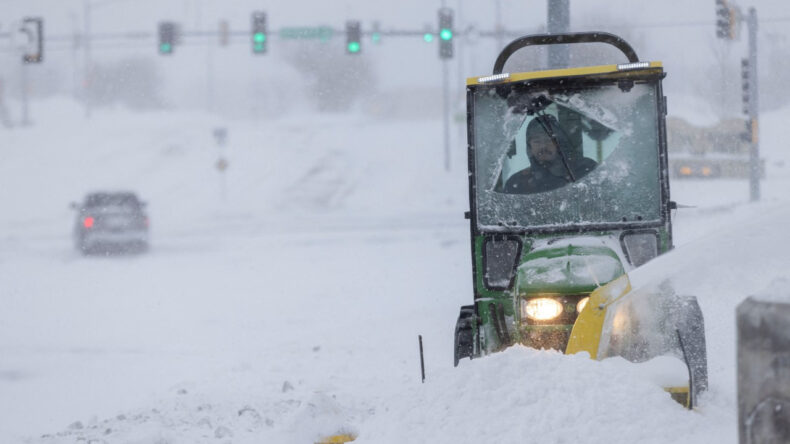 Kar ve Fırtına Vurdu, 2.500 Uçuş İptal Edildi