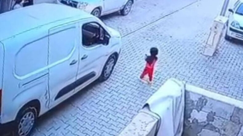 Kargo Aracının Çarptığı 2 Yaşındaki Leyla Hayatını Kaybetti