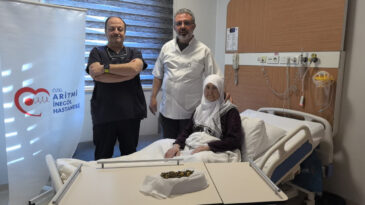 Karın Ağrısıyla Hastaneye Giden Kadının Safra Kesesinden 213 Taş Çıkarıldı