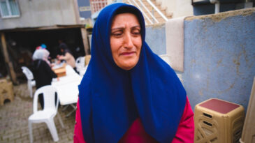 Karın tokluğuna &ccedil;alıştığı fabrikada dehşeti yaşadı: Elbiseleri kendim kopardım