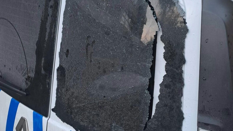 Kavga İhbarına Giden Polisin Ara&ccedil;larına Saldırdılar