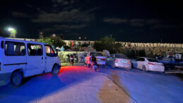 Kayalıklarda yürürken denize düştü ve ağır yaralandı