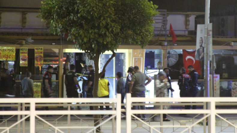 Kendisine Para İsteyen Akrabasını Vuran Kafe Çalışanı