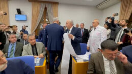Komisyon Gerildi: CHP'li Vekil Rulo A&ccedil;tı, Bakan Arkasına Bile Bakmadı