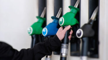 Komşuda Panik: Bir Aylık Yakıtı Kaldı