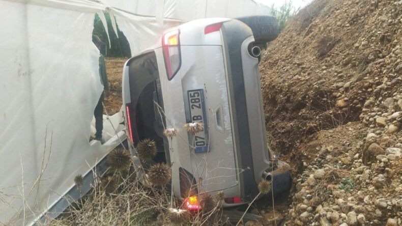 Kontrolden Çıkan Otomobil Devrildi: 5 Yaralı