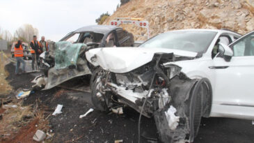 Konya'da İki Otomobilin &Ccedil;arpıştığı Kazada 1 Kişi Hayatını Kaybetti, 3 Kişi Yaralandı