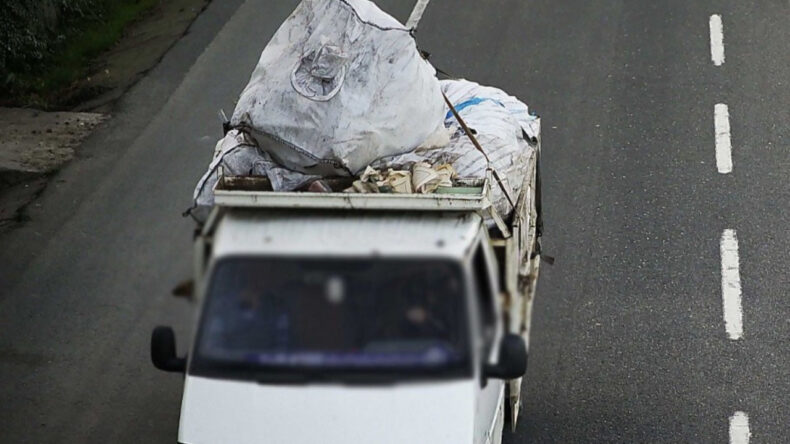 Kur'an-ı Kerim Sayfaları Yolda Bulundu, İki Kişi G&ouml;zaltında