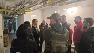 Kurşun ge&ccedil;irmez yelekle ziyaret etmişti: 'Angelina Jolie'nin şof&ouml;r&uuml; zorla askere alındı' iddiası