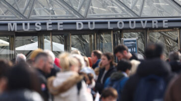 Louvre M&uuml;zesi ile İlgili Endişe Verici Rapor Ortaya &Ccedil;ıktı