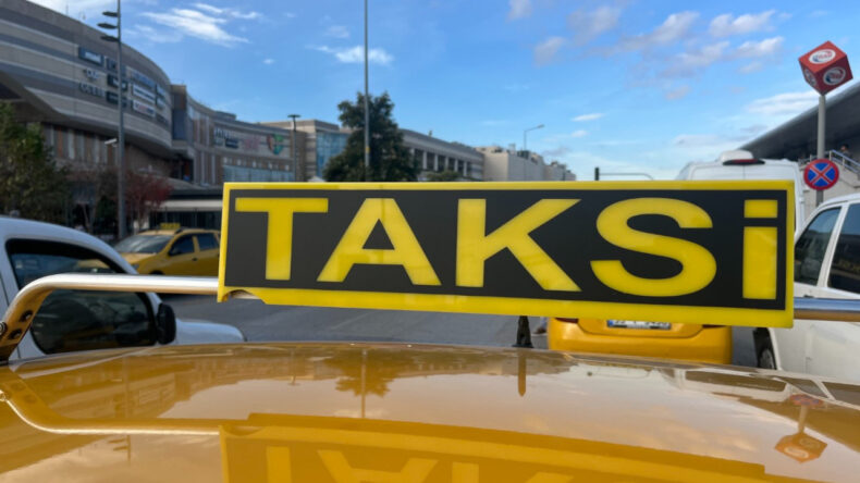 &lsquo;Parayı alıp geliyorum&rsquo; diyerek 8 taksiciyi dolandırdı