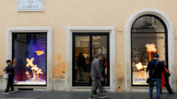 L&uuml;ks&uuml;n Kalbinde Gece Yarısı Soygunu