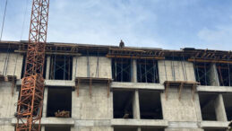 Maaş Hakkı İ&ccedil;in &Ccedil;atıya &Ccedil;ıkan İş&ccedil;iler: "İ&ccedil;eride 3.5 Milyon Liramız Var"