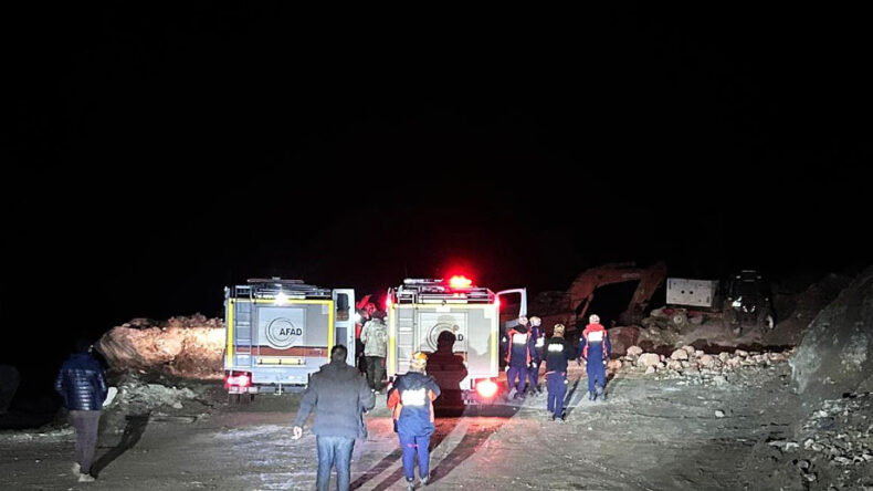 Madende Göçük: Şantiye Müdürü Toprak Altında Kaldı