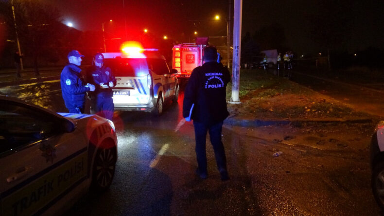Malatya'da Aydınlatma Direğine Çarpan Minibüsün Sürücüsü Hayatını Kaybetti