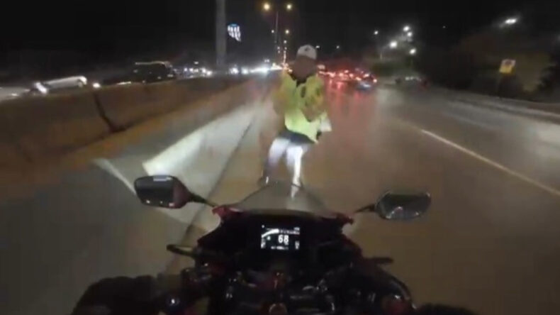 Maltepe'de Motosiklet Trafik Polisine Çarptı