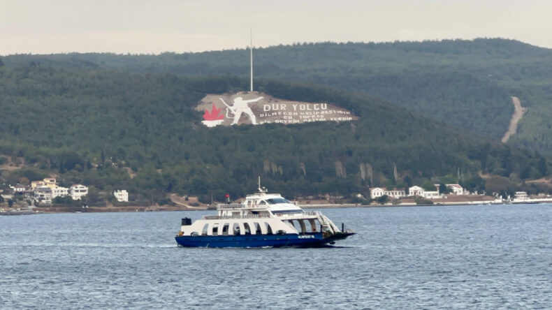 Marmara'da deniz ulaşımına fırtına engeli