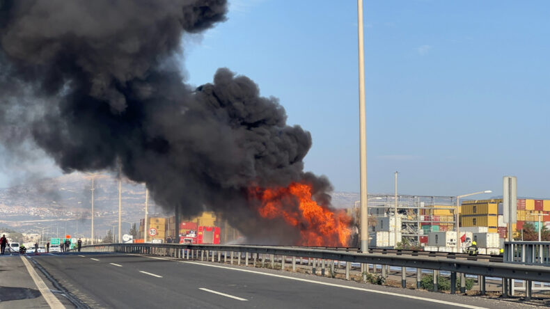 Mazot Y&uuml;kl&uuml; Tanker Alev Aldı, Patlamalar Peş Peşe Geldi