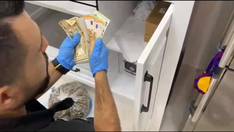 Mersin&rsquo;de Sokak Satıcılarına Operasyon: 16 Tutuklama