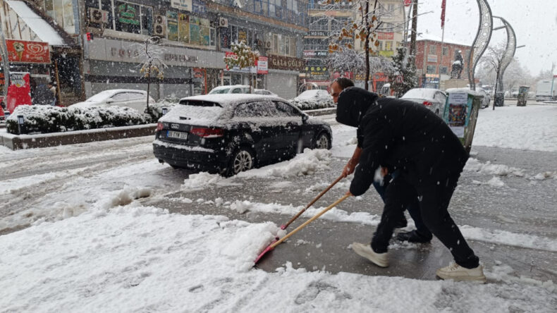Meteoroloji Uyarısı: Kar ve Sağanak Yağış Geliyor, Sisli Hava Dikkat &Ccedil;ekiyor