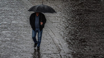 Meteoroloji'den Son G&uuml;ncelleme! Kuveitli Yağışlar Yolda