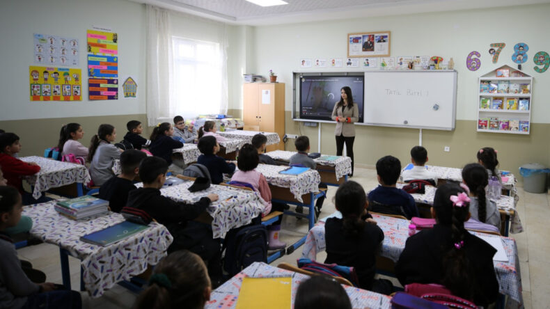 Milyonlar Yarın Ders Başına Ge&ccedil;iyor