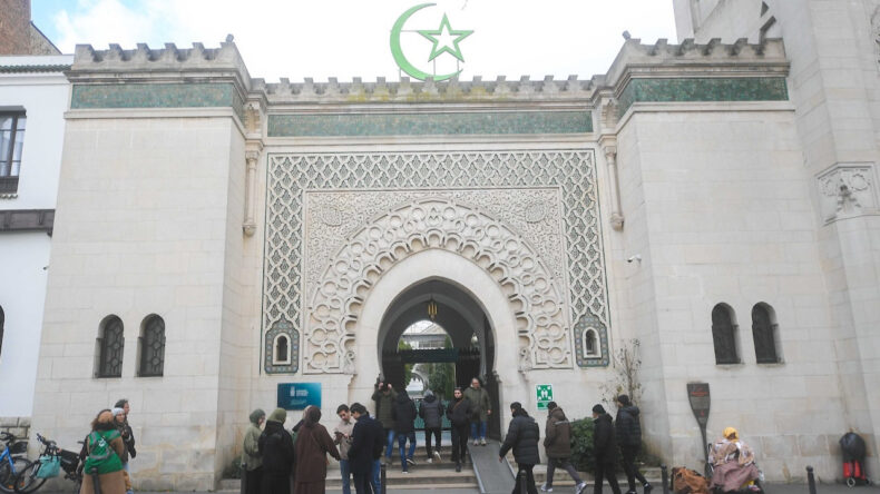 M&uuml;sl&uuml;manlarla İlgili Anket Tepki &Ccedil;ekti